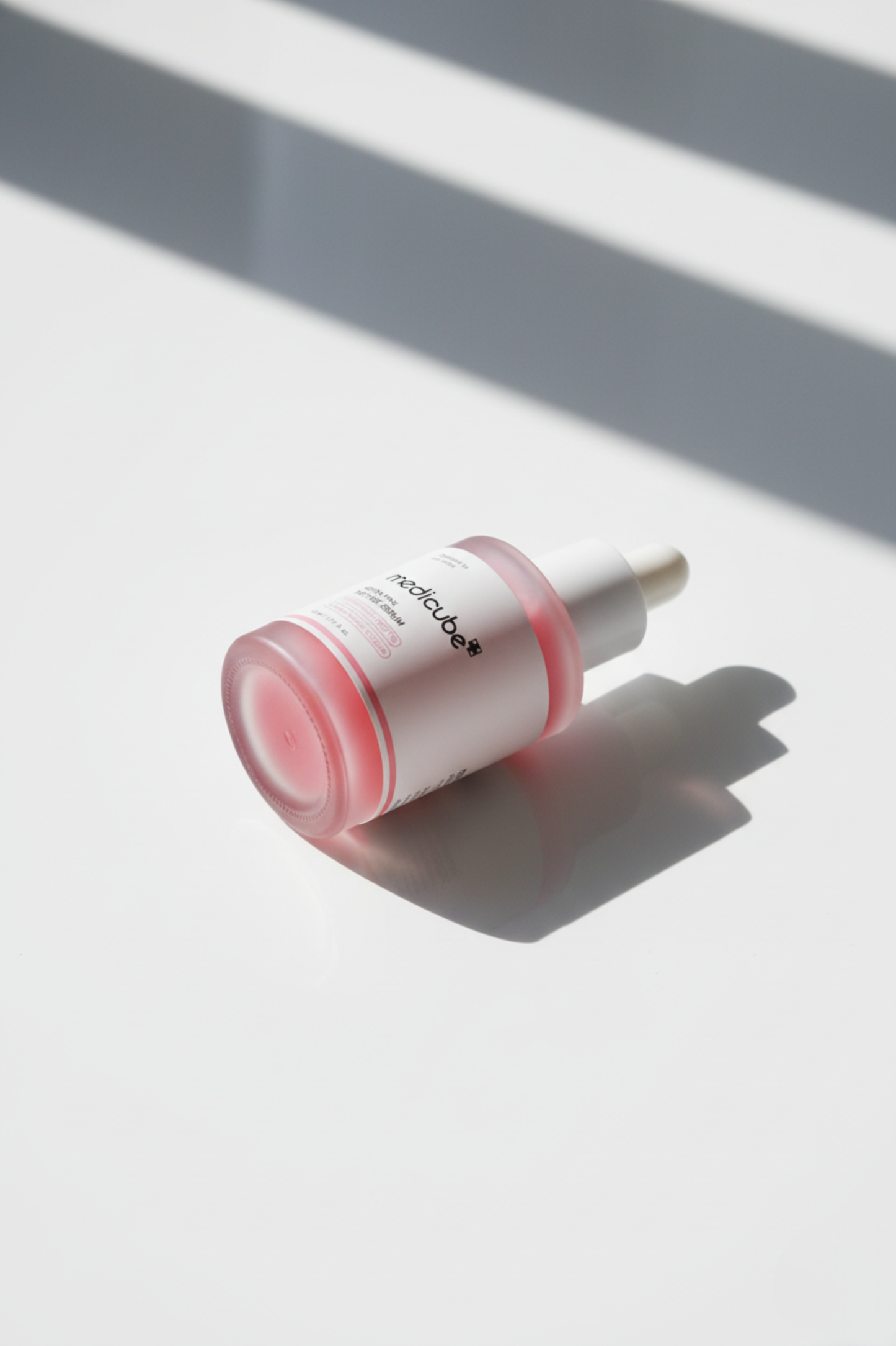 MEDICUBE – Sérum aux peptides rosés PDRN